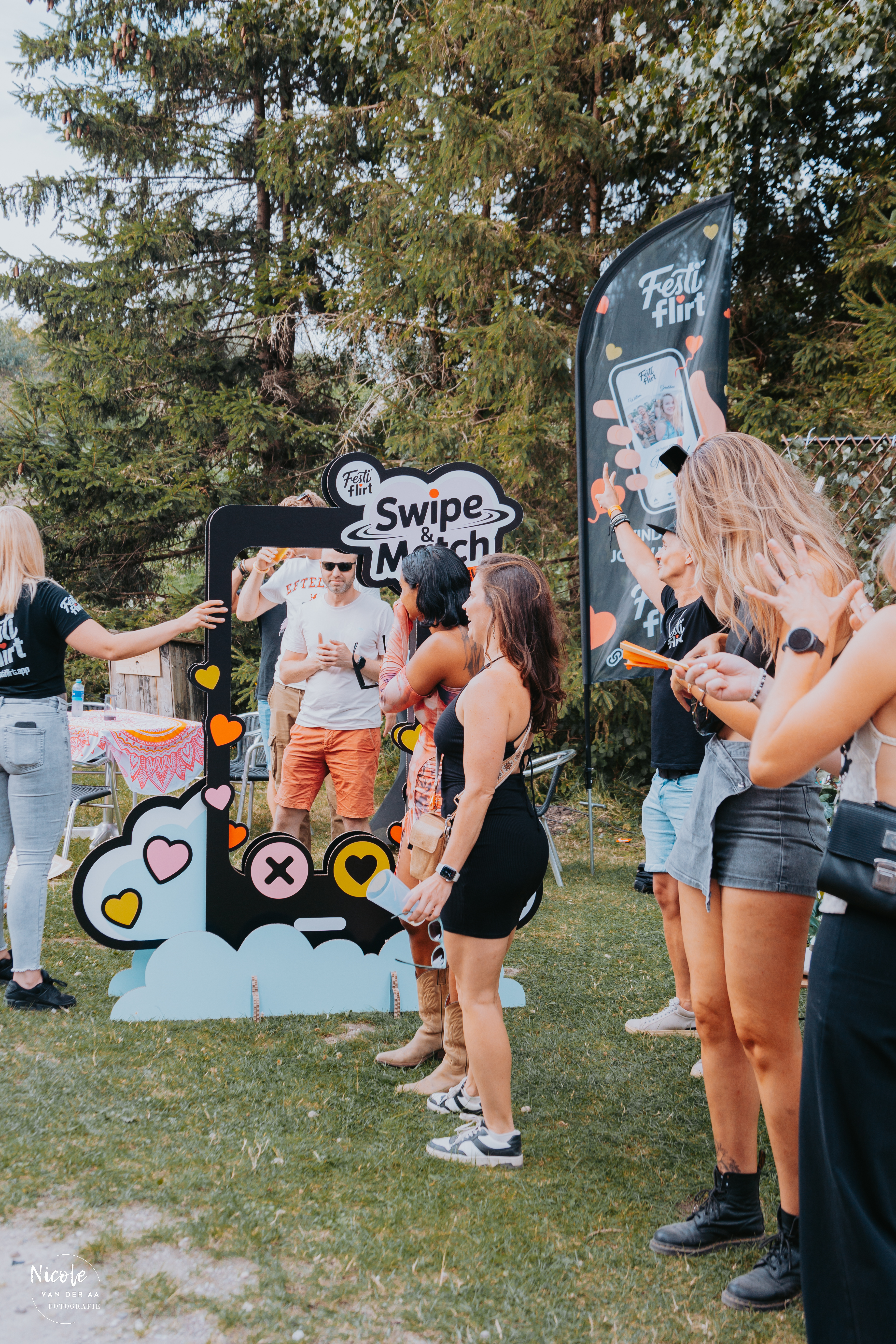 Swipe & Match LIVE: twee groepen van acht, vier matches